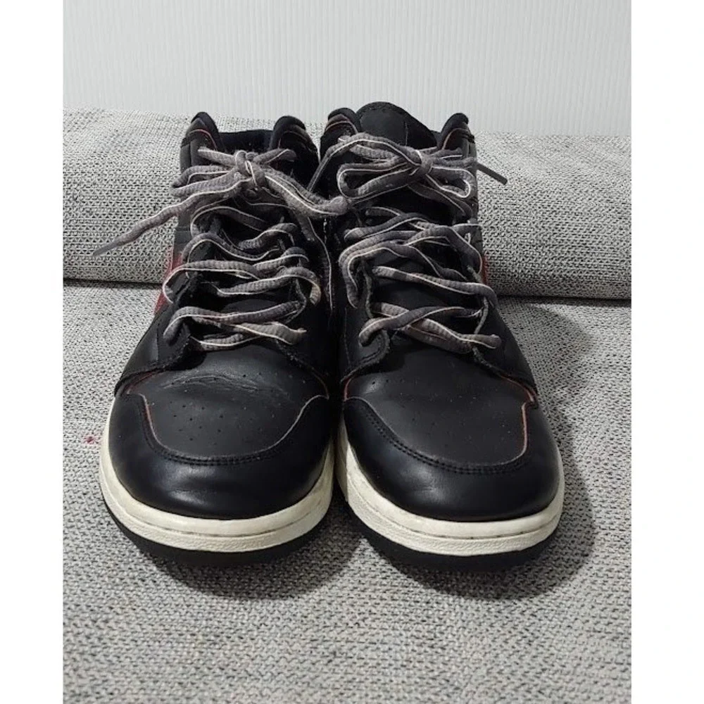 Nike Air Jordan 1 Mid GS Youth Size 6Y Black Gym Red 554725-009 Sneakers